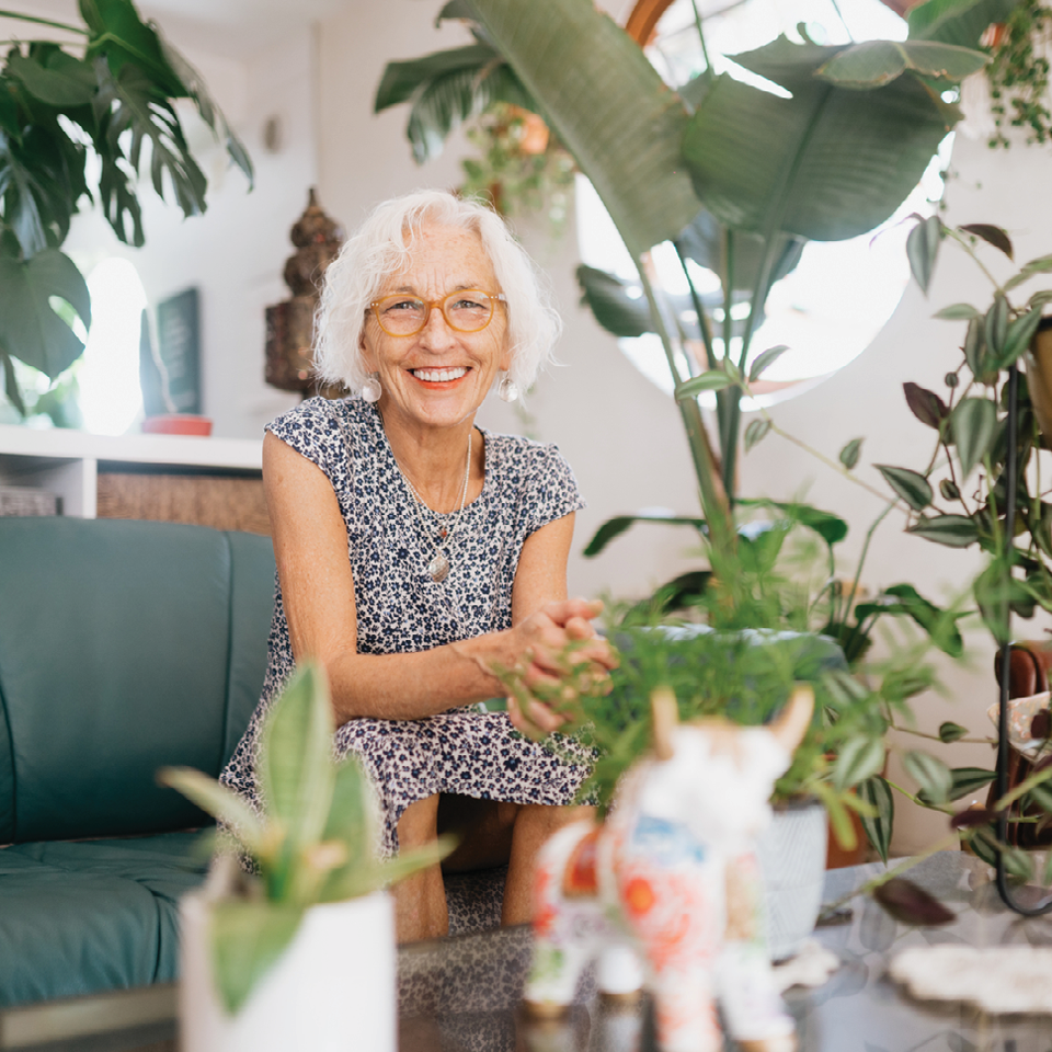 What are the benefits of a laddered approach to cash savings?