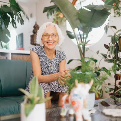 What are the benefits of a laddered approach to cash savings?